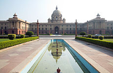 https://upload.wikimedia.org/wikipedia/commons/thumb/a/a7/Delhi_India_Government.jpg/230px-Delhi_India_Government.jpg